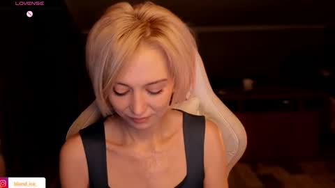 Snapshot of blond_ice_ann chatting on April 25, 9:56 pm blond_ice_ann online show from April 25, 9:56 pm
