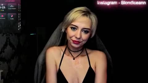 Snapshot of blond_ice_ann chatting on June 5, 6:31 am blond_ice_ann online show from June 5, 6:31 am