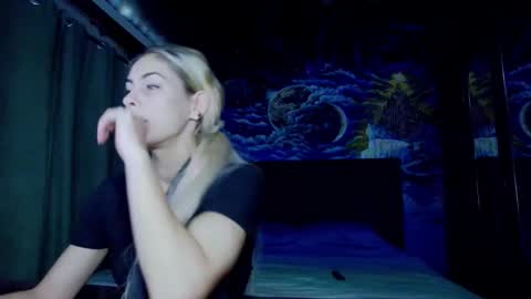 Snapshot of blonde4pasion chatting on September 10, 7:36 pm blonde4pasion online show from September 10, 7:36 pm