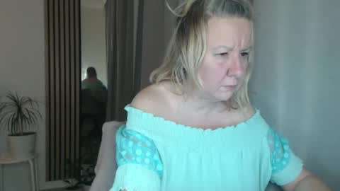 Nicole online show from December 28, 4:52 pm
