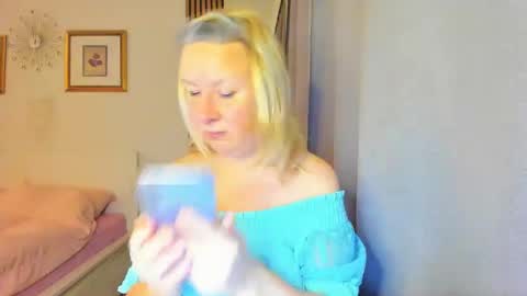 Nicole online show from January 1, 4:18 pm