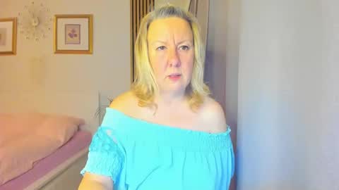 Nicole online show from January 2, 4:02 pm