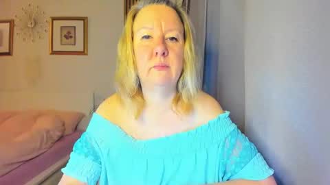 Nicole online show from January 4, 5:16 am