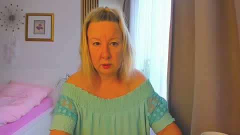 Nicole online show from January 5, 9:15 am
