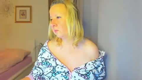 Nicole online show from January 6, 4:13 pm