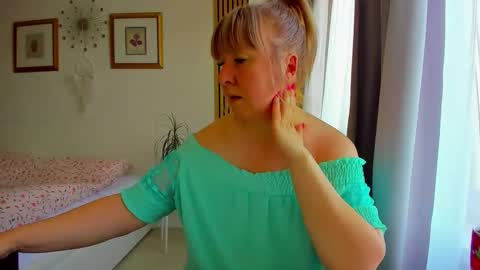 Snapshot of blonde_angel20 chatting on April 20, 3:48 pm Nicole online show from April 20, 3:48 pm