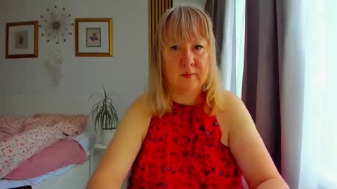 Snapshot of blonde_angel20 chatting on April 29, 3:21 am Nicole online show from April 29, 3:21 am