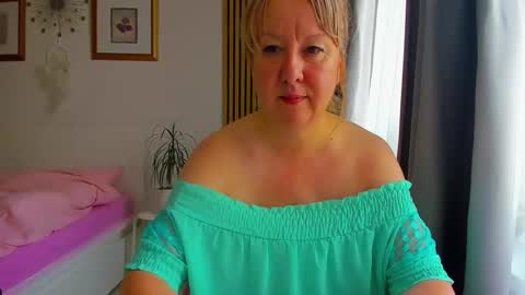 Snapshot of blonde_angel20 chatting on May 18, 3:35 am Nicole online show from May 18, 3:35 am