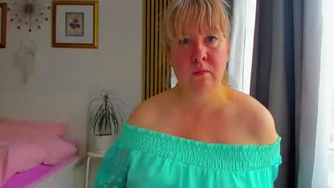 Snapshot of blonde_angel20 chatting on May 18, 4:13 pm Nicole online show from May 18, 4:13 pm