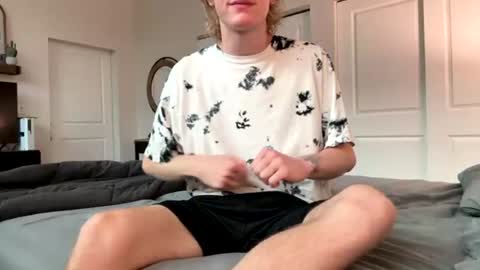 Snapshot of blonde_boi99 chatting on July 16, 12:38 am Blondie online show from July 16, 12:38 am