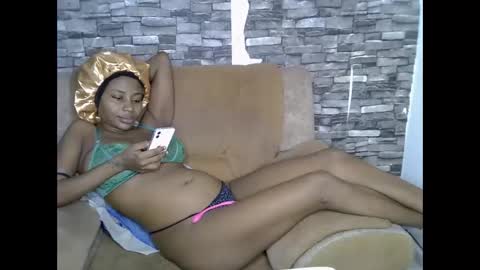 Snapshot of blonde_creamy chatting on May 19, 3:35 am blonde_creamy online show from May 19, 3:35 am