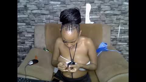 Snapshot of blonde_creamy chatting on June 9, 3:07 am blonde_creamy online show from June 9, 3:07 am