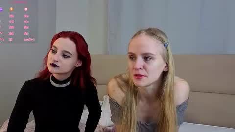 Snapshot of blonde_lotos chatting on January 19, 3:21 am Kate and Mary online show from January 19, 3:21 am
