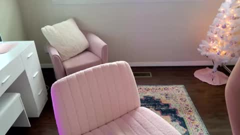 Blonde Stella online show from November 24, 6:40 pm