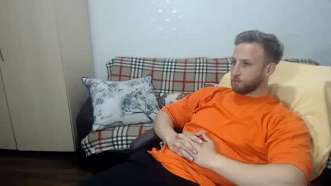 Snapshot of blondeagle chatting on June 10, 7:35 pm Mr Blond online show from June 10, 7:35 pm