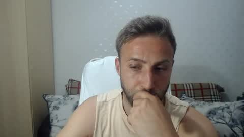 Snapshot of blondeagle chatting on June 18, 8:13 pm Mr Blond online show from June 18, 8:13 pm