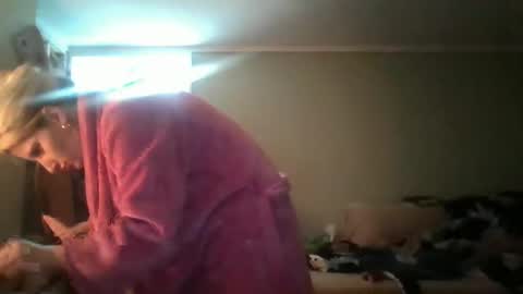 Snapshot of blondebellaaa3 chatting on December 8, 2:30 pm Gia online show from December 8, 2:30 pm