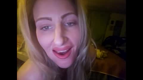 Snapshot of blondebellaaa3 chatting on January 8, 10:58 pm Gia online show from January 8, 10:58 pm