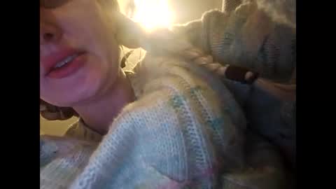 Snapshot of blondebellaaa3 chatting on January 14, 3:01 am Gia online show from January 14, 3:01 am