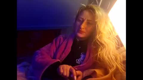 Snapshot of blondebellaaa3 chatting on January 24, 8:02 am Gia online show from January 24, 8:02 am