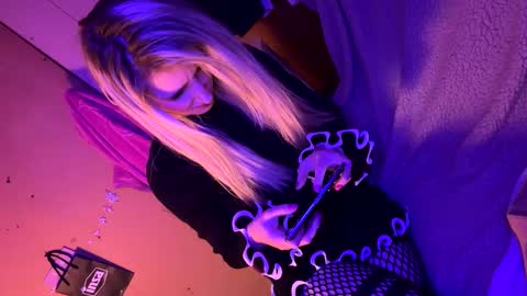 Snapshot of blondebellaaa3 chatting on March 12, 7:17 pm Gia online show from March 12, 7:17 pm