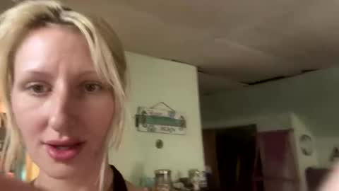 Snapshot of blondebellaaa3 chatting on September 16, 4:41 pm Gia online show from September 16, 4:41 pm