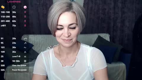 Snapshot of blondemommy_77 chatting on December 17, 7:37 pm Lola online show from December 17, 7:37 pm