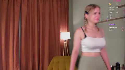 Snapshot of blondensinful chatting on July 16, 8:20 am blondensinful online show from July 16, 8:20 am
