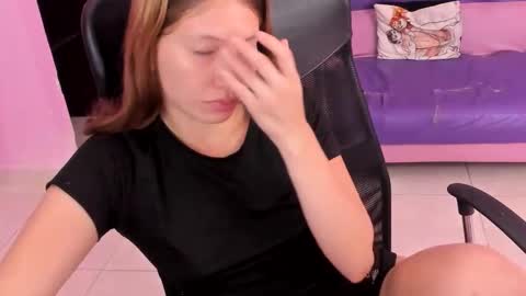 Snapshot of blondie_dirty_squirt chatting on June 7, 11:47 am blondie_dirty_squirt online show from June 7, 11:47 am