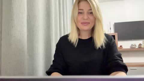 Snapshot of blondie_xoxoxo chatting on September 9, 5:51 am blondie_xoxoxo online show from September 9, 5:51 am