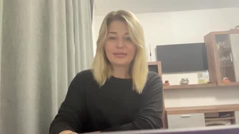 Snapshot of blondie_xoxoxo chatting on September 10, 6:35 am blondie_xoxoxo online show from September 10, 6:35 am