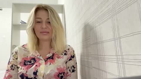 Snapshot of blondie_xoxoxo chatting on September 23, 6:05 am blondie_xoxoxo online show from September 23, 6:05 am