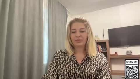 Snapshot of blondie_xoxoxo chatting on October 3, 7:49 am blondie_xoxoxo online show from October 3, 7:49 am