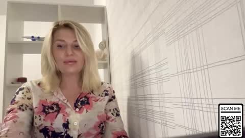 Snapshot of blondie_xoxoxo chatting on October 25, 4:46 pm blondie_xoxoxo online show from October 25, 4:46 pm