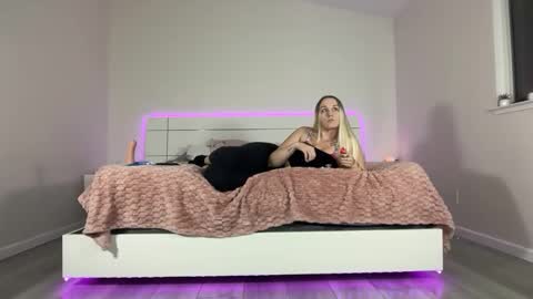 Snapshot of blondiebbgirl69 chatting on December 21, 7:48 am Your bbgirl online show from December 21, 7:48 am