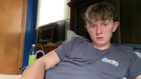Snapshot of blondiedicks1 chatting on July 7, 6:01 pm blondiedicks1 online show from July 7, 6:01 pm