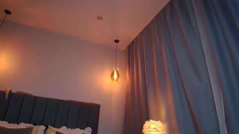 Mia online show from December 2, 9:43 pm