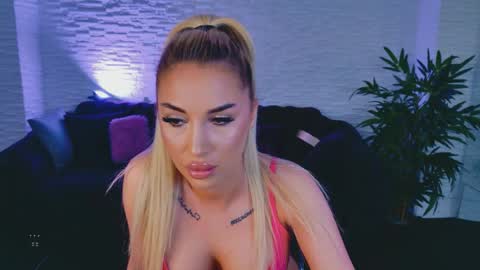 Kiki online show from April 25, 7:11 pm
