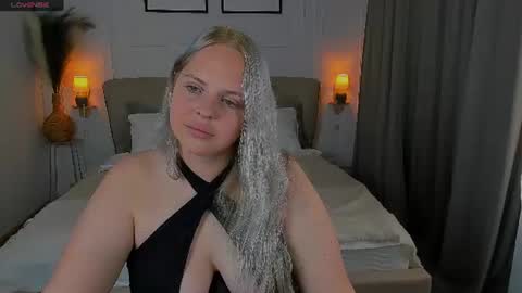 Snapshot of blondini_ chatting on June 11, 4:38 pm Nikolla online show from June 11, 4:38 pm
