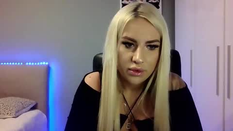 BlondLeyla online show from November 1, 7:43 am