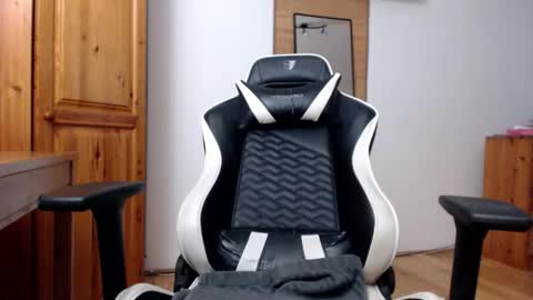 blondyelena online show from March 11, 7:25 am