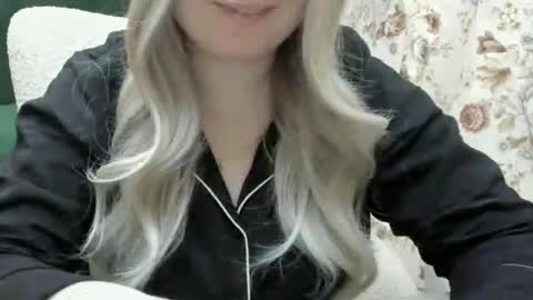Snapshot of blondymargaret chatting on February 24, 7:52 pm blondymargaret online show from February 24, 7:52 pm