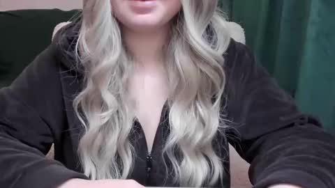 Snapshot of blondymargaret chatting on December 17, 4:29 am blondymargaret online show from December 17, 4:29 am