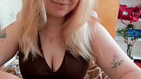 Snapshot of blondymargaret chatting on June 9, 6:47 am blondymargaret online show from June 9, 6:47 am