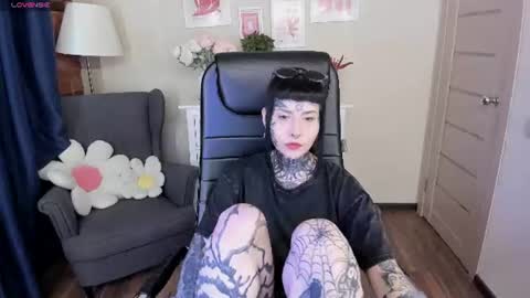 Snapshot of blood__mary chatting on June 20, 11:24 am Mary online show from June 20, 11:24 am
