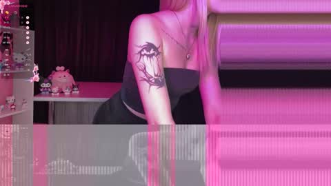 Snapshot of bloodybby chatting on March 13, 5:19 pm dear eva 3 online show from March 13, 5:19 pm