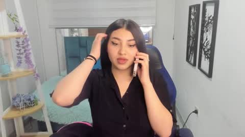 Snapshot of bloom_winxx chatting on February 10, 2:37 am bloom_winxx online show from February 10, 2:37 am