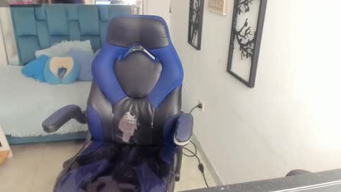 Snapshot of bloom_winxx chatting on February 27, 4:12 am bloom_winxx online show from February 27, 4:12 am