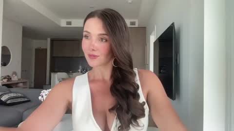 Snapshot of bloomyogi chatting on June 18, 8:57 pm Emma Bloom online show from June 18, 8:57 pm