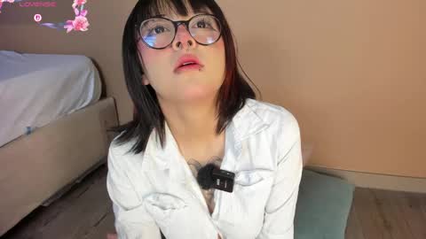 Snapshot of blue_sixx chatting on May 10, 6:24 pm blue_sixx online show from May 10, 6:24 pm